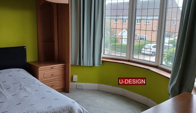 E4 Large Room with Private Bathroom