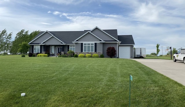 EAA 4 Bedroom House, Golf Simulator and Large Outdoor Patio.