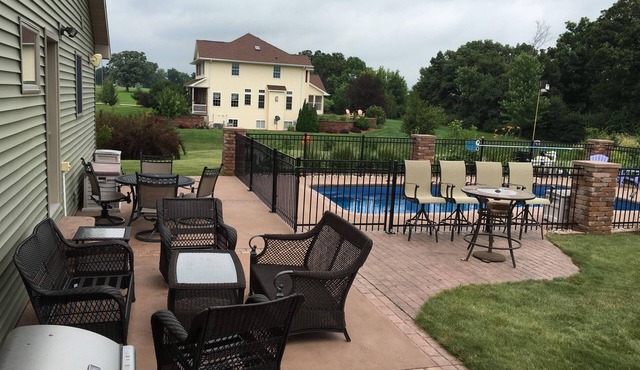 EAA 5 bedroom rental in quiet location with pool.