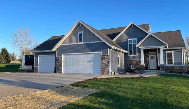 EAA Air Venture Rental 4 Bedroom, Golf-Course Home