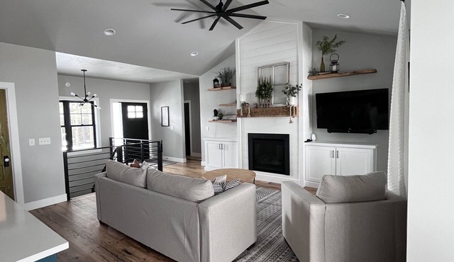 EAA Airventure housing! New modern house perfect for groups or families