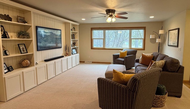 EAA - Spacious 4-bedroom, 3-bath house in Fond du Lac