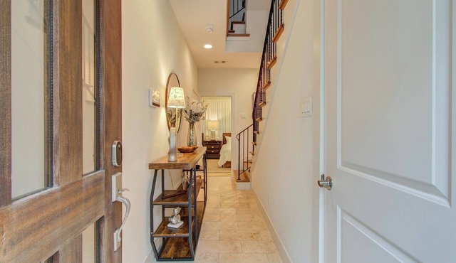 Eado Elegance: Modern Retreat, Walk to Bars & Main Event Venues!