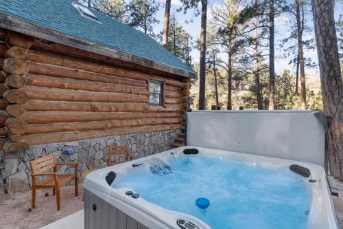 Eagle Cliff Retreat- Hot Tub Log House Retreat