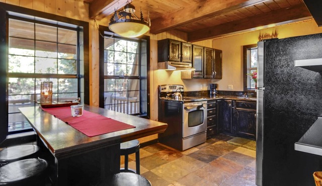 Eagle Crest Cabin 3 bedroom / 2 bath (Sleeps 10)
