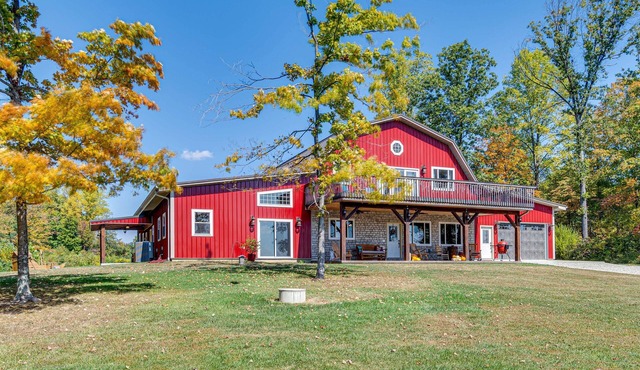 'Eagle Crest Lodge' - Large Group Getaway!