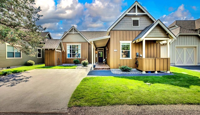 Eagle Crest Retreat, HOT TUB, Dogs OK, EV Charger