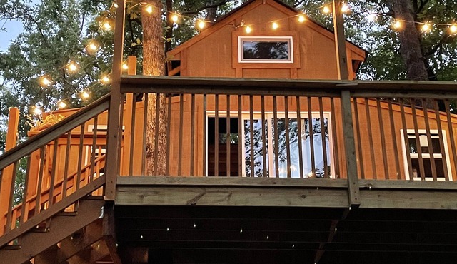Eagle Crest Treehouse with lake view.