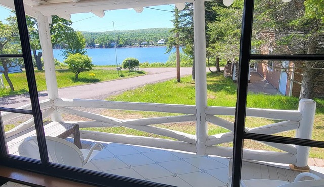 Eagle Harbor- Harbor View: Soak Up the Sun at a Beachside Cottage This Summer