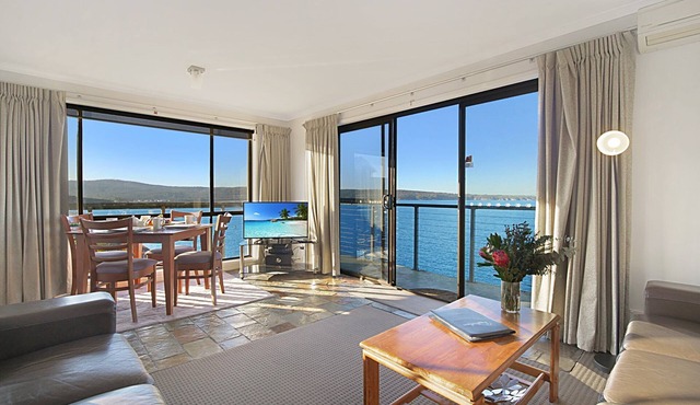 Eagle Heights - Panorama (Unit 7: Upstairs)