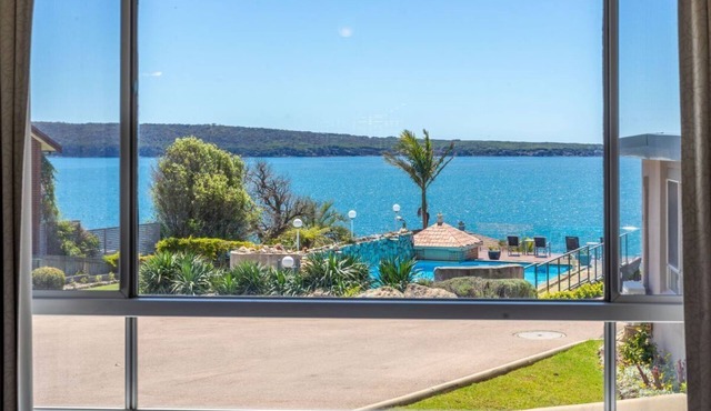 Eagle Heights - Scenic Unit: Great Pool and Gazebo