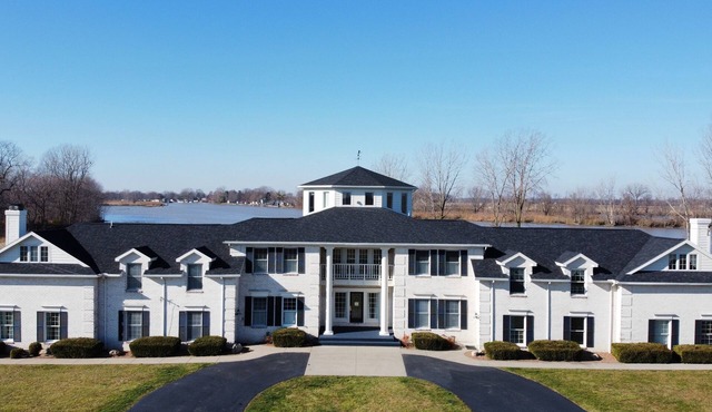 Eagle Isle North Wing on the Sandusky River w/short drive to Cedar Point.