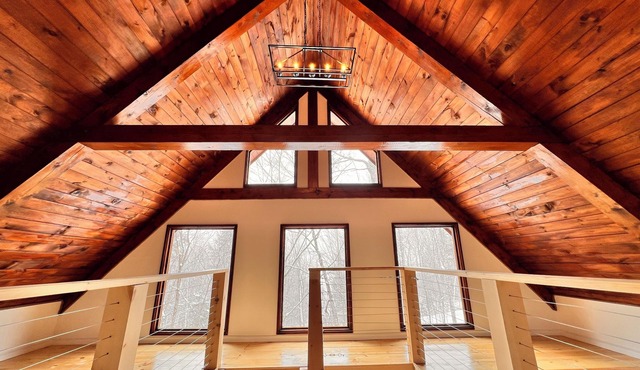 Eagle Lake Cabin, Sleeps 12, Steps to Boat Launch, Mins to Sandy Beach & Stores