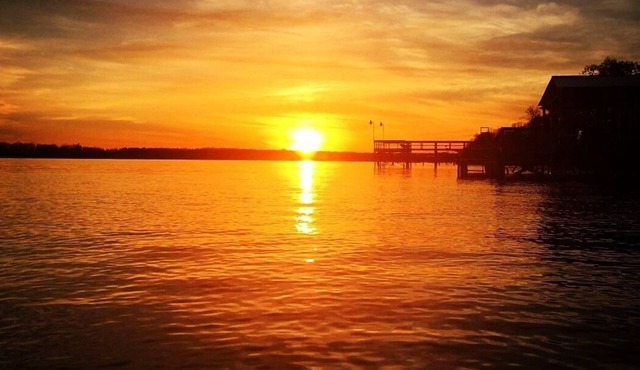 Eagle Lake Escape - lakefront - private lot