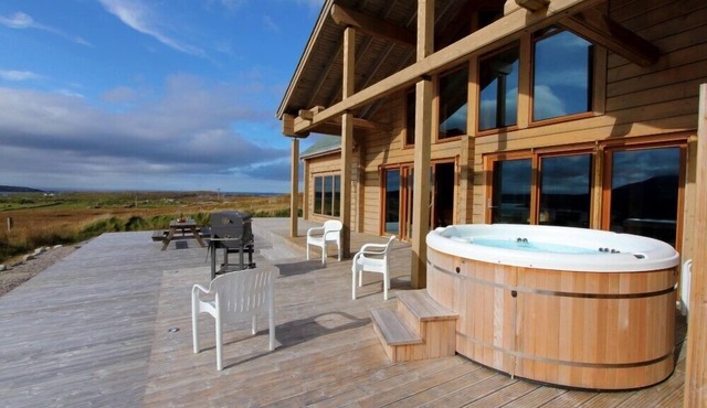 EAGLE LODGE, pet friendly, luxury holiday cottage in Stornoway