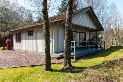 Eagle Lodge with stunning loch and mountain view