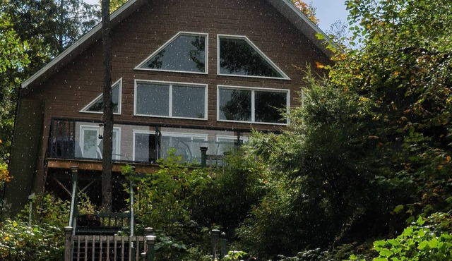 Eagle Nest Cottage. Weekend Escape to the Nature. In Winter.