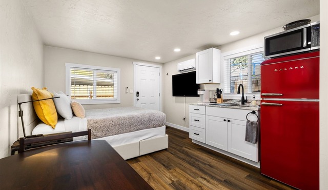 Eagle Nest Retreat | Modern Studio in the Heart of Eagle