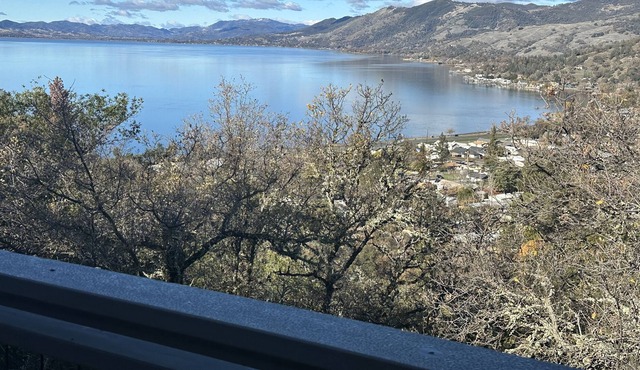 Eagle Nest Retreat - Panoramic Lake and Mountain View