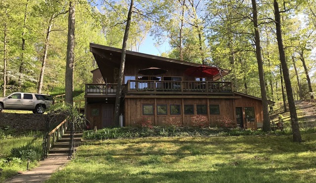 Eagle Point Hideout is a 2300 sqft 4 bedroom Cedar home with picturesque views.