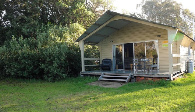 Eagle Point Lakeside Cottage