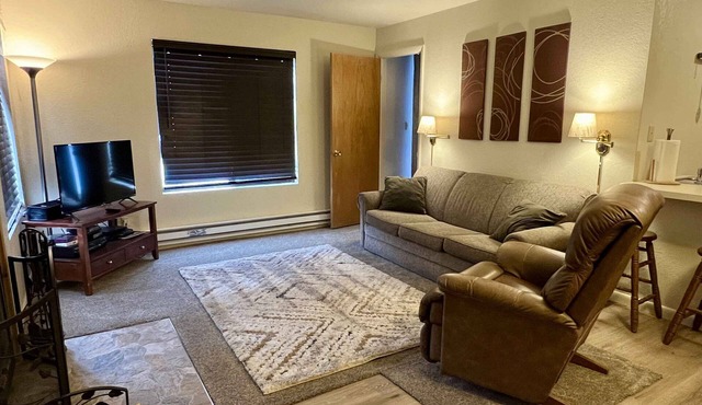 Eagle Point Resort Condo steps from Lodge & Ski Lift!