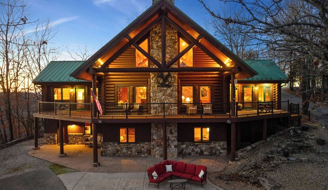 Eagle Ridge Cabin: Private Pickleball Court, Lake Views & Game Room