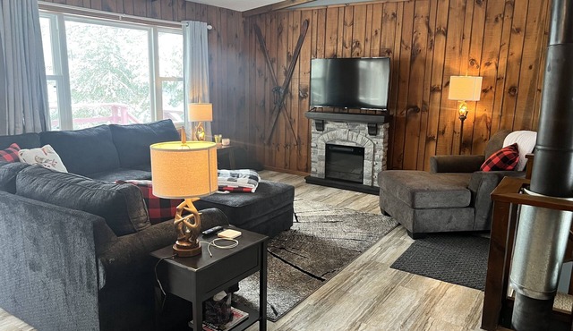 Eagle River Home on Chain of Lakes, Private and Close to Restaurants/Night Life