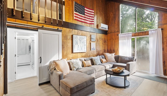 Eagle Rock Resort - Just a short walk to the beach!