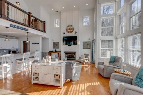 Eagle Roost Chalet- Modern Kentucky Lake Chalet