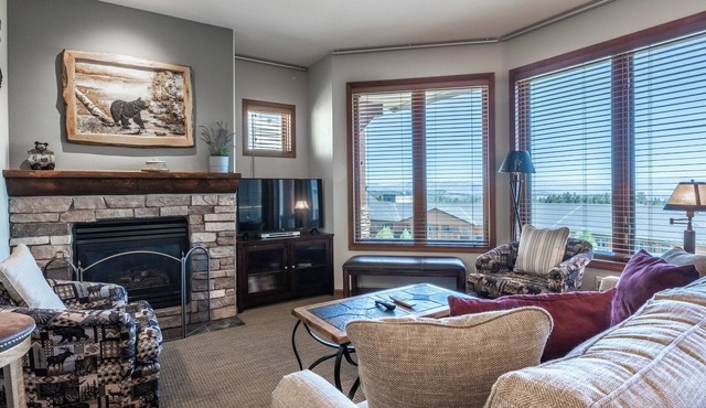 Eagle Run #204 - Luxury Ski-In Ski-Out/Slope-Side; 3 Bedroom
