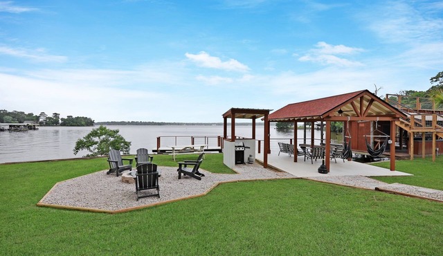 Eagle's Cove: Lake Livingston Waterfront Retreat