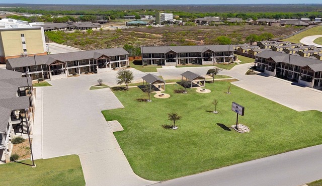 Eagle's Den Suites Cotulla a Travelodge by Wyndham
