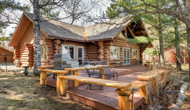 Eagle's Landing- Beach Front Log Home - RARE FIND on Beautiful Woman Lake!