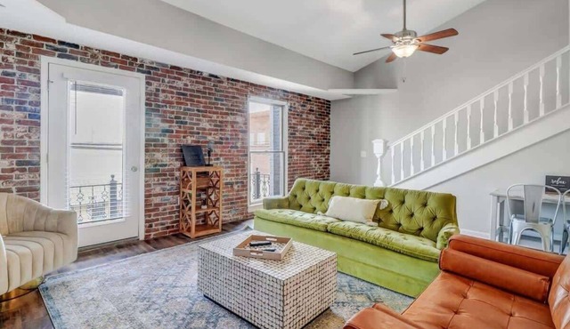 Eagle's Landing Loft-Downtown, Above Bull & Barrel