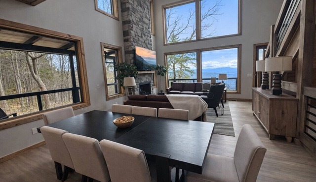 Eagle`s Landing: New! Luxe Pool Cabin w/MTN Views! Hot Tub*Games