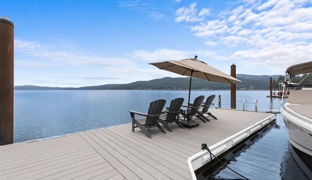 Eagle's Log Cabin & Separate Charming Studio Waterfront Haven on Lake CDA