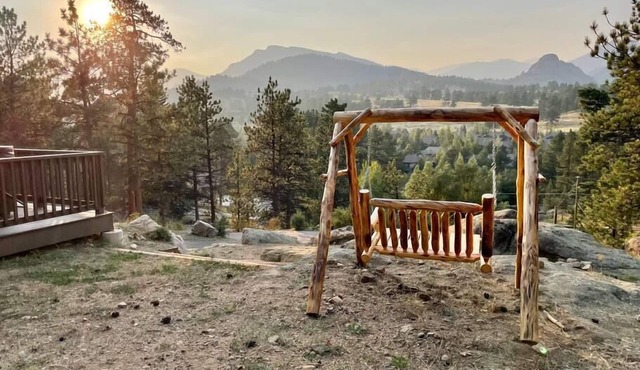 Eagle’s Nest - 12 Guests, Hot Tub, EV Charger