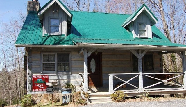 Eagle's Nest - 2 Bedrooms, 2 Baths, Sleeps 6 Cabin by RedAwning