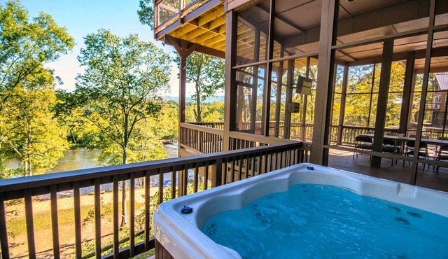 Eagle's Nest- A pet friendly cabin on the river!