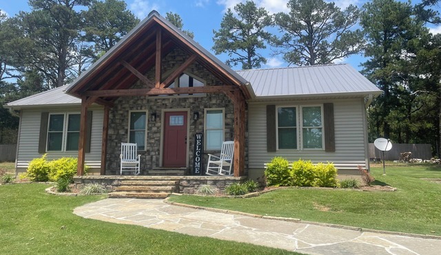 Eagle's Nest - Beautiful House close to boat launch and local attractions.