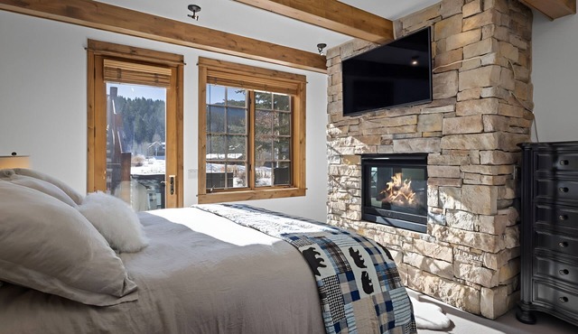 Eagle's Nest Cabin | Bronze Buffalo Ranch