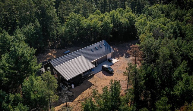 Eagle's Nest Guest House III - Less than 2 miles from SV - 16 beds!