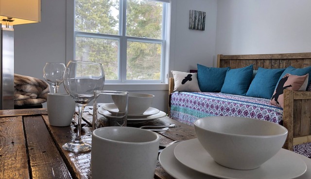 Eagle's Nest Loft- 1 bdrm lakeside apartment nestled up high in the trees.