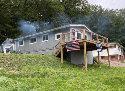 Eagle's Peak Cottage Near Allegheny River