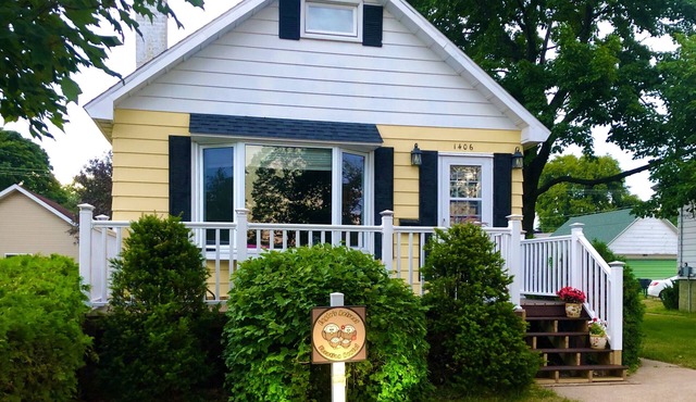"Eagle's Retreat" Vacation Cottage With Gorgeous Park And Lake Views