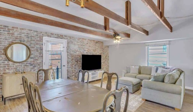 Eagle's Roost Retreat - Near GSU