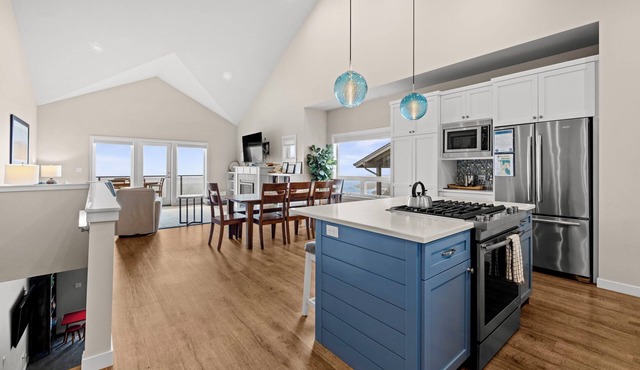 Eagle's View - Luxury townhome. Amazing views.