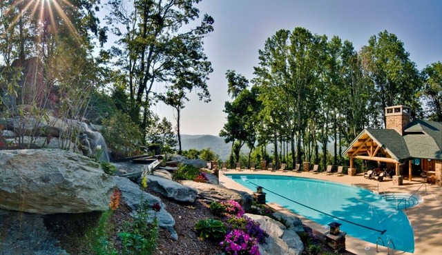 Eagle's Wings- Mountain House, Gated Resort, Indoor/Outdoor Pools and Hot Tub, Fishing Ponds, Fit.