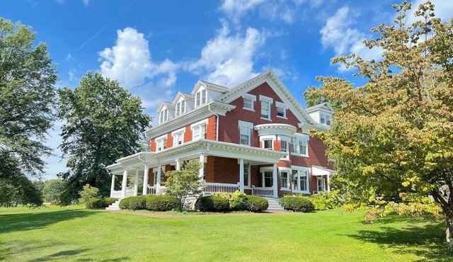 Eagle Spring Farm House Near Penn State Football